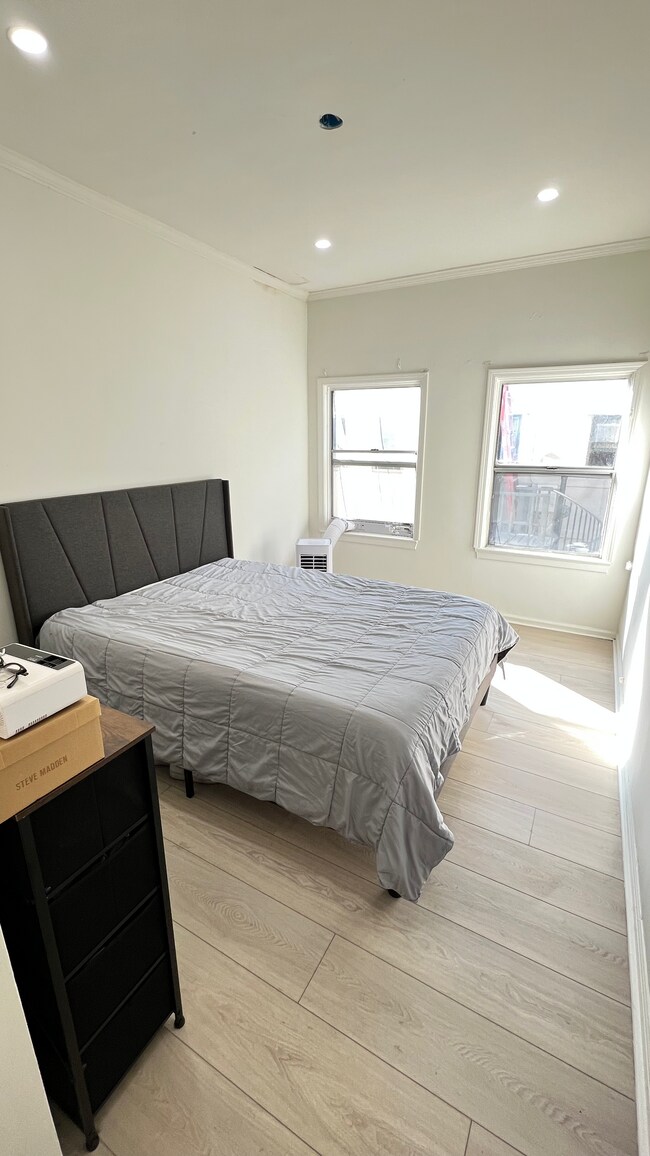 Building Photo - 207 Columbia Pl