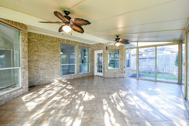Building Photo - 18035 Somerset Knolls Ct