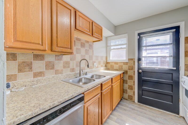 Building Photo - 10768 Tropic Dr