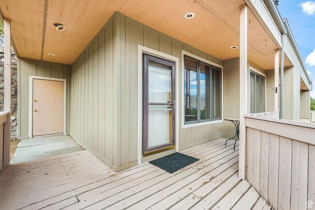 Building Photo - Scenic Mountain View Rental Minutes from Shopping & Trails!