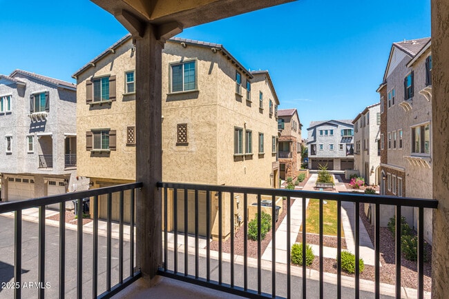 Building Photo - 1737 E Dogwood Ln