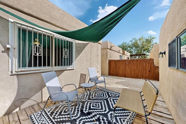 Building Photo - NE 2 Bedroom 2 Bath with Garage