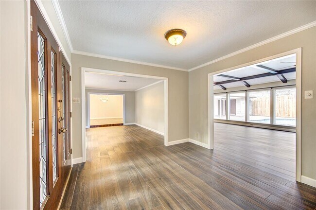 Building Photo - 11024 Riverview Dr