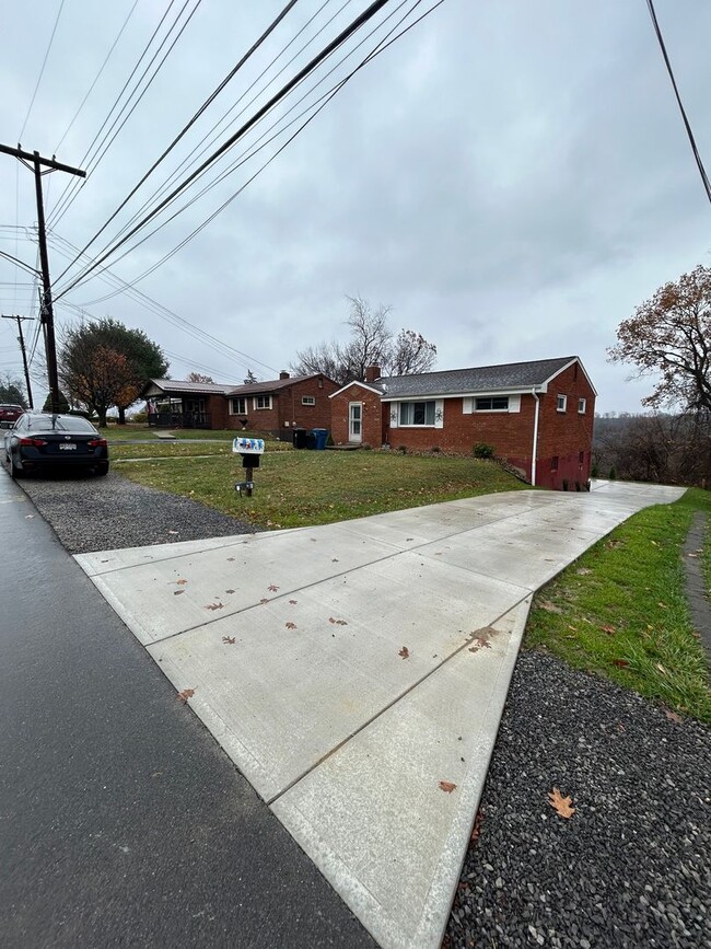 Building Photo - 506 Crescent Boulevard Extension