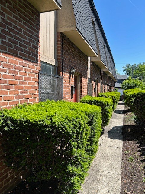 Building Photo - 1360 Highland St