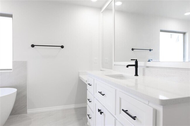 Building Photo - 5716 Lantana Ln