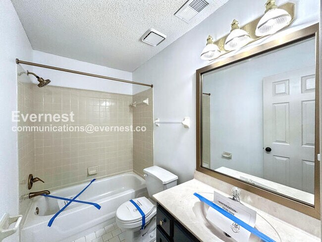 Building Photo - 10265 Buckland Bluff Cove