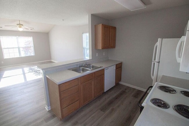 Building Photo - 2533 Northampton Dr