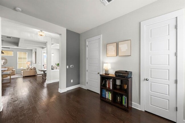 Building Photo - 915 Banyon St