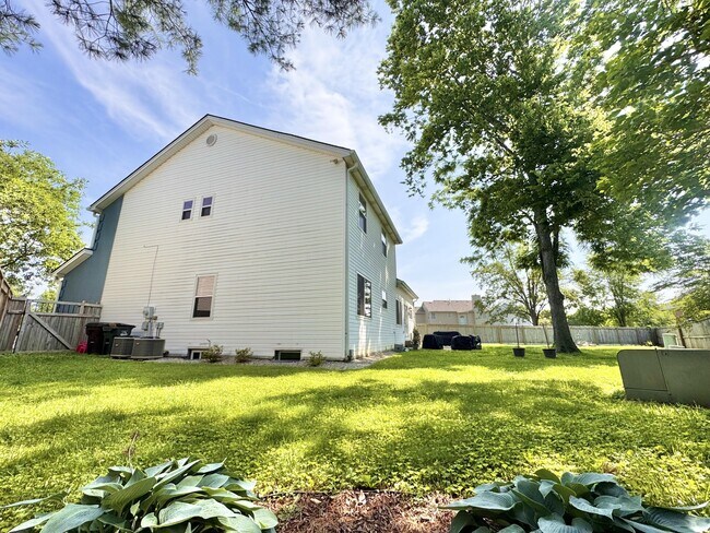 Building Photo - 800 Palomino Ln