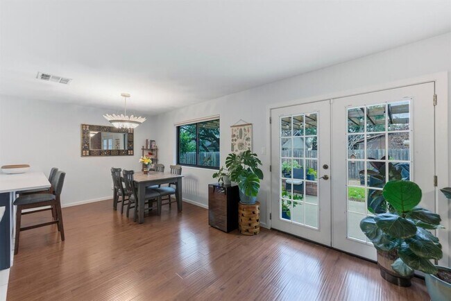 Building Photo - 6609 Lancret Hill Dr