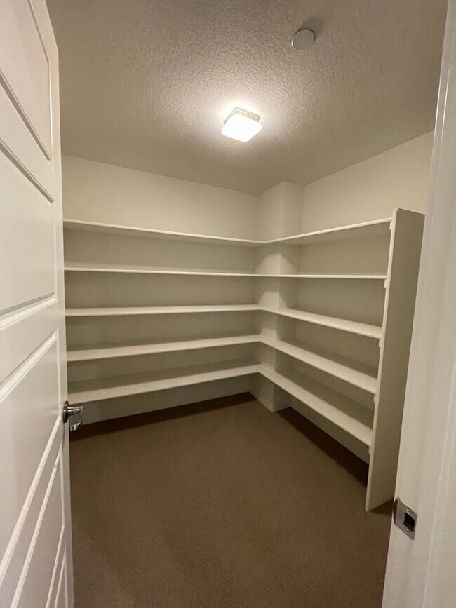 Building Photo - 3bed/3.5bath Townhouse in Downtown Superior - Available August!