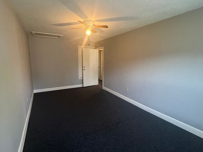 Building Photo - 2207 S Hartford Cove