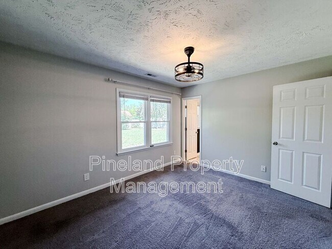 Building Photo - 1690 Clairborne Dr