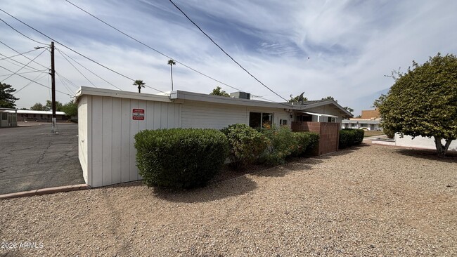 Building Photo - 10606 W Oakmont Dr