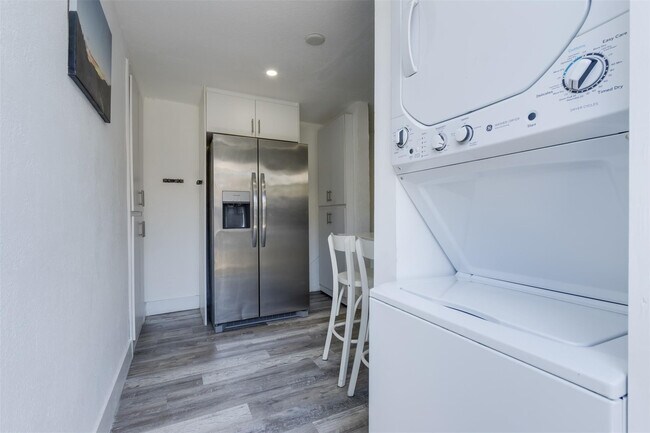 Building Photo - 508 NW 8th Ave