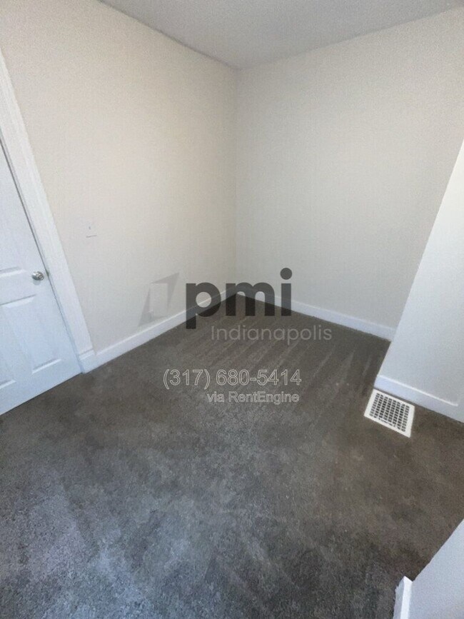 Building Photo - 2422 E Adams St