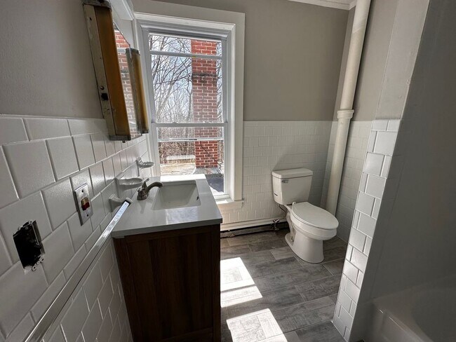 Building Photo - 24 W High St