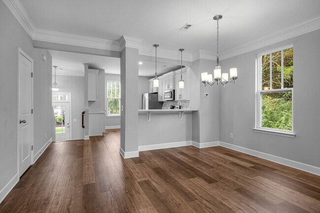 Building Photo - 300 Kara Ln