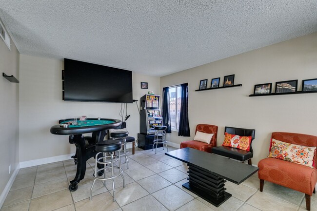 Building Photo - FULLY FURNISHED HOME*COVERED PATIO*SPARKLI...