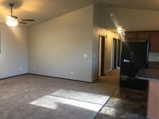 Building Photo - 320 Vernon Dr