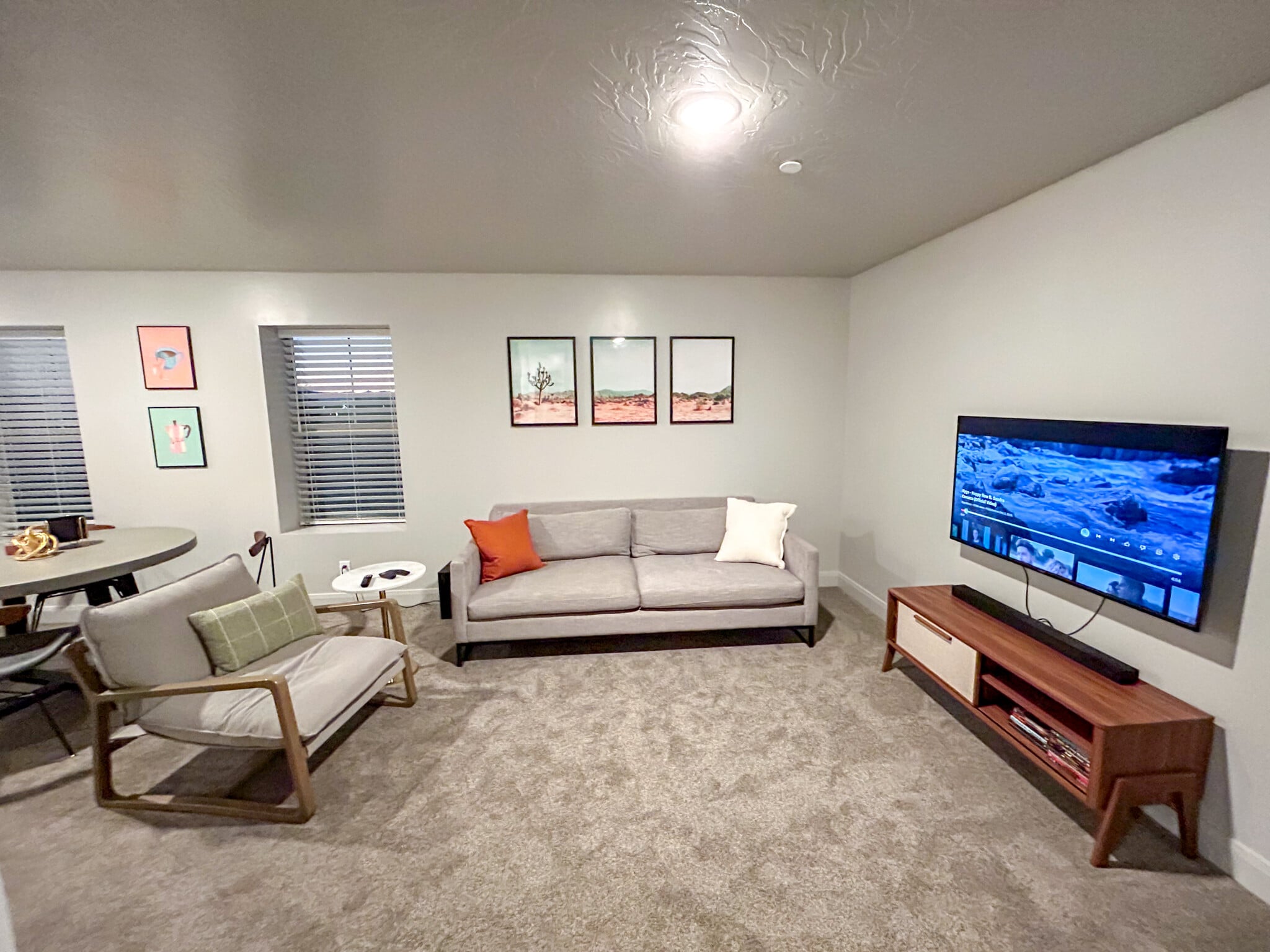 Building Photo - 128 N Lone Rock Dr