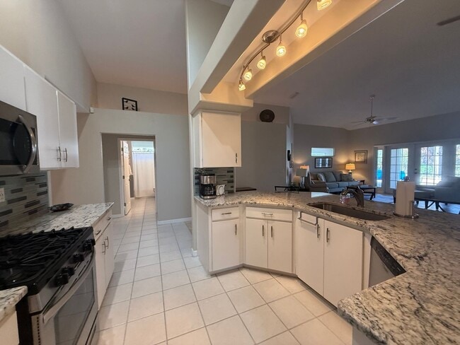 Building Photo - Beautiful 3 bedroom, 2 Bathroom home in the Turnbull Bay Golf Course Community