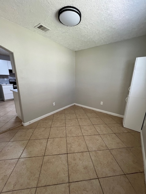 Building Photo - 1205 W Wrenway Ave