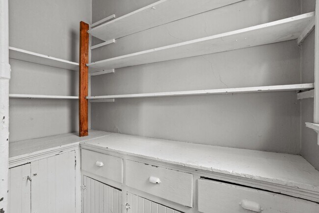 Building Photo - Maryland Upper Flat - Walk to Campus