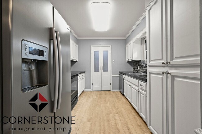 Building Photo - 3 bedroom home LOCATED OFF OF JONES CREEK ROAD!