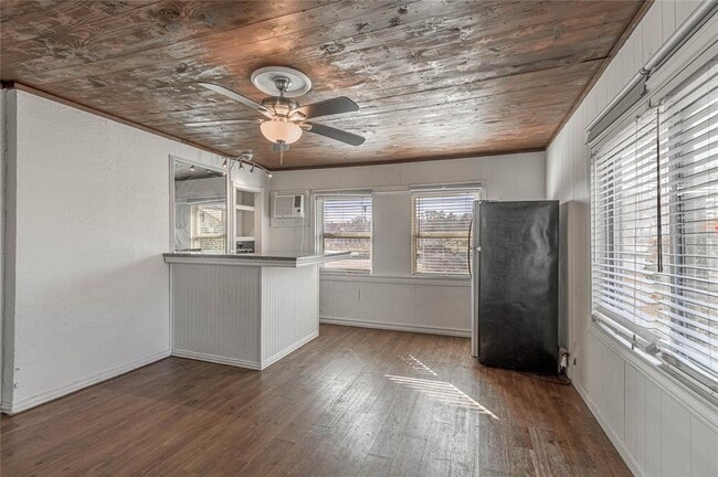 Building Photo - 1527 Ave O