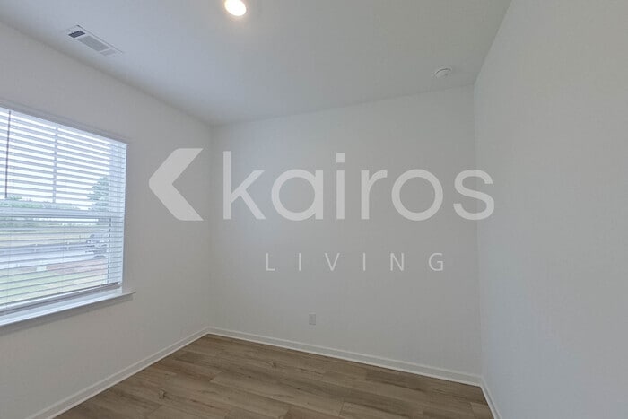 Building Photo - 114 Silver Maple Ln