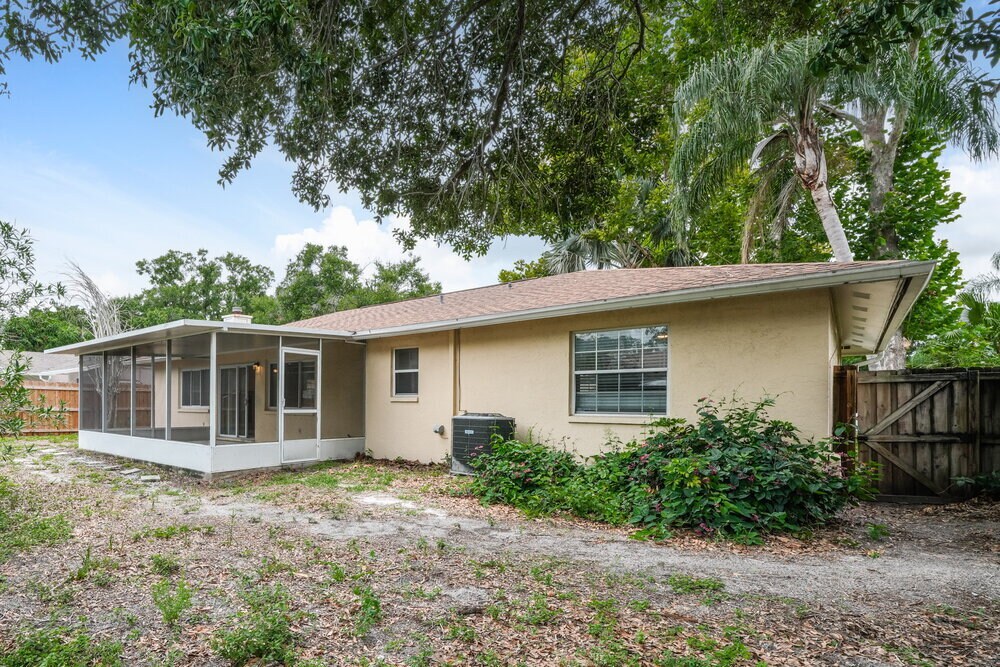 Building Photo - 15709 Squirrel Tree Pl