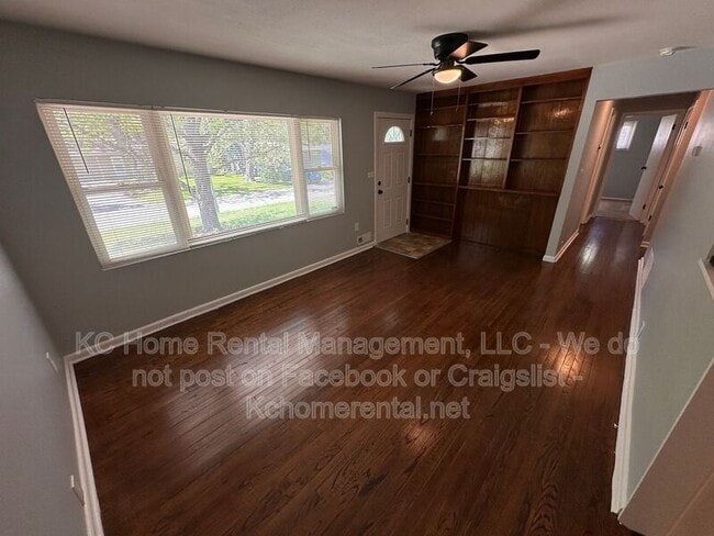 Building Photo - 10809 Ewing Ave