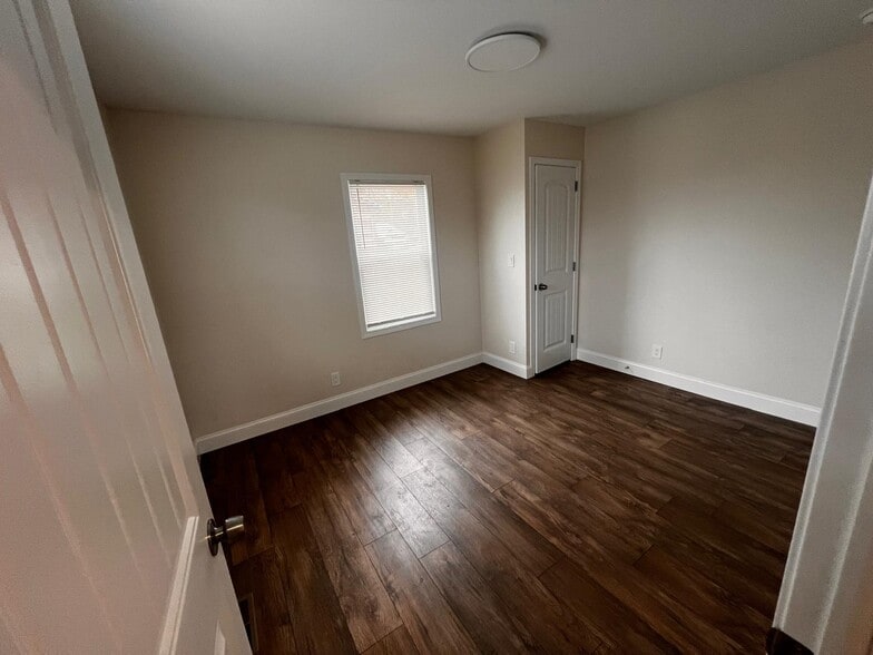 Building Photo - 613 Wallace Harris Ave