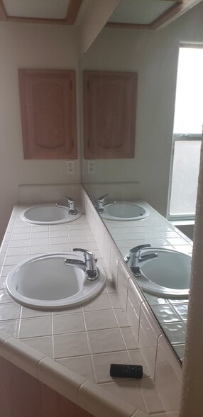 Building Photo - 10612 Sunset Canyon Dr