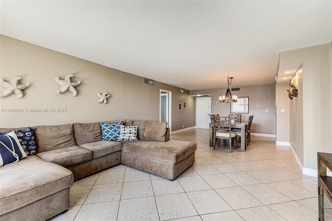 Building Photo - 6039 Collins Ave