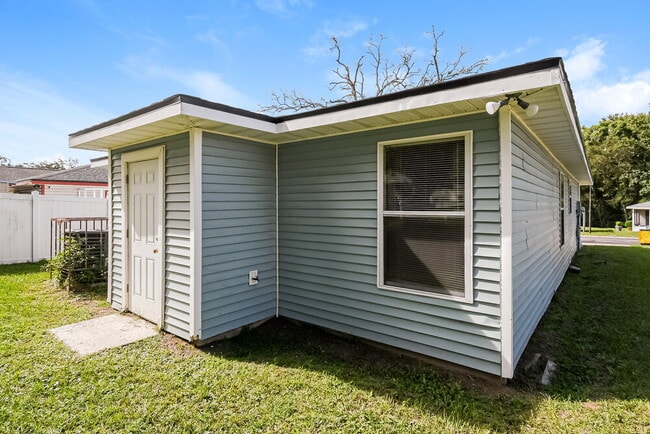 Building Photo - 1554 Brook Forest Dr