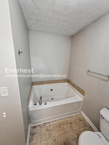 Building Photo - 1224 Morrow Dr