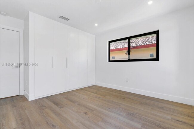 Building Photo - 8951 Byron Ave