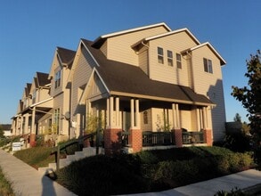 Building Photo - Corvallis Comfort & Convenience: Spacious 3-bedroom, 2.5 bath  Townhome