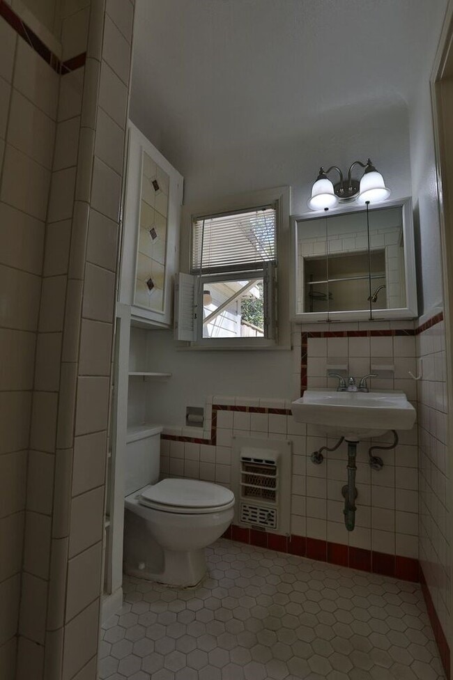Building Photo - 3124 Jarrard St