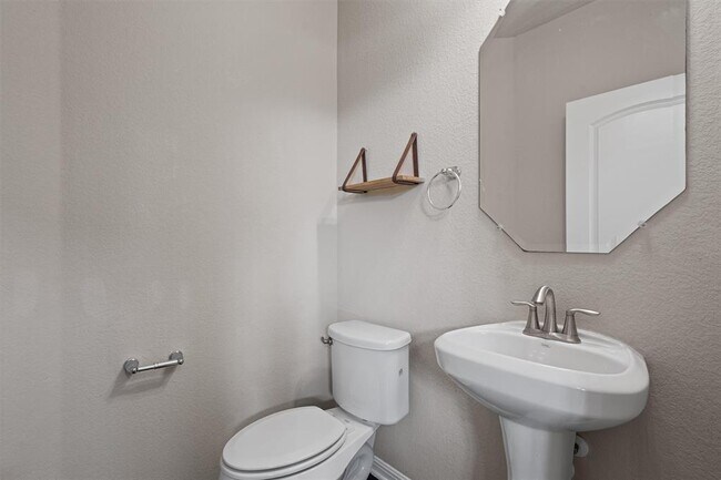 Building Photo - 7337 Menchaca Rd