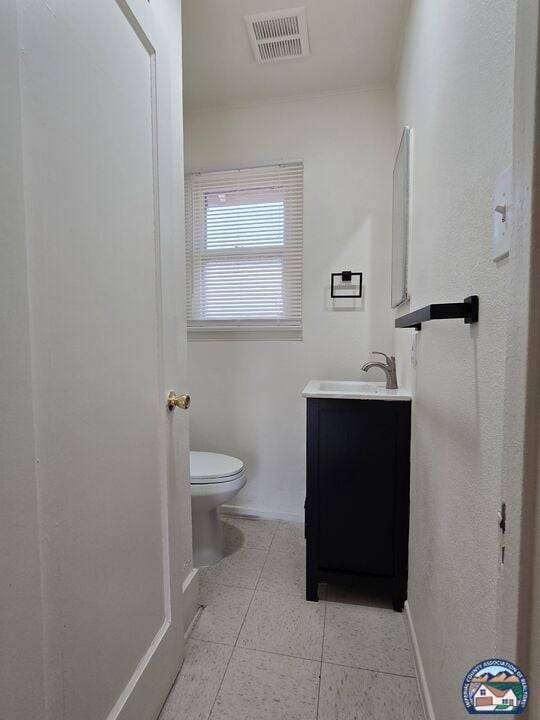 Building Photo - 1018 W Commercial Ave