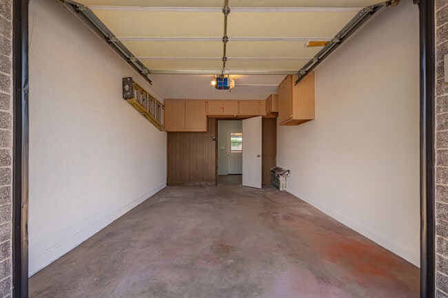 Building Photo - 7813 E Cypress St