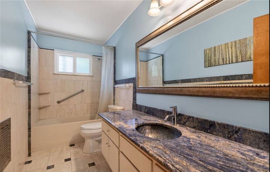 Shared Bathroom - 4360 Watkins Dr