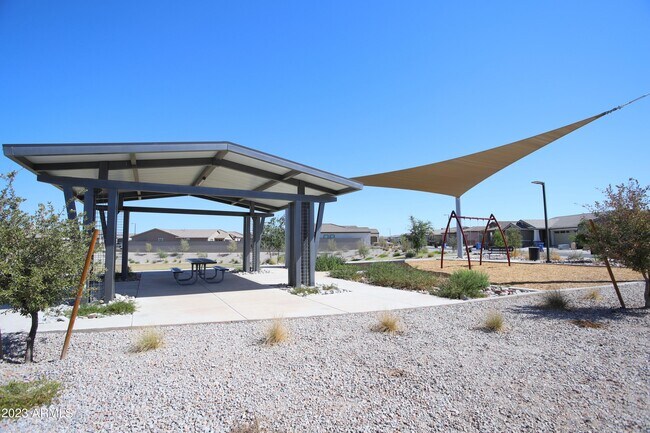 Building Photo - 2540 W Sunland Ave