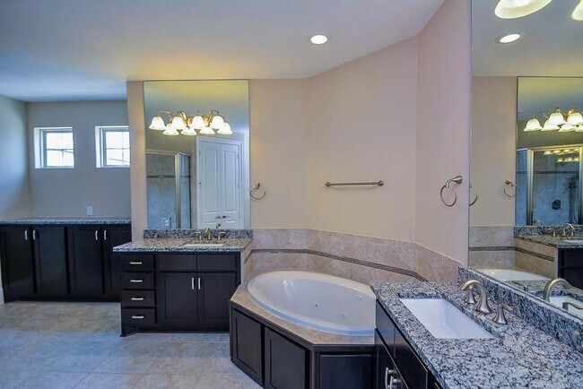 Building Photo - 15907 Court St