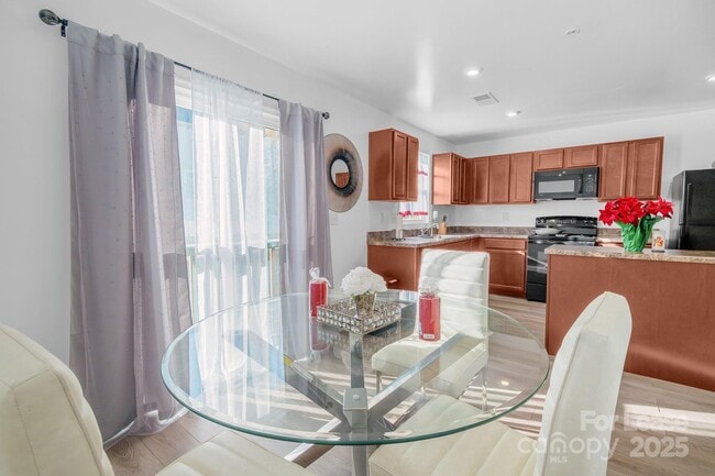 Building Photo - 2715 Sydney Overlook Ln