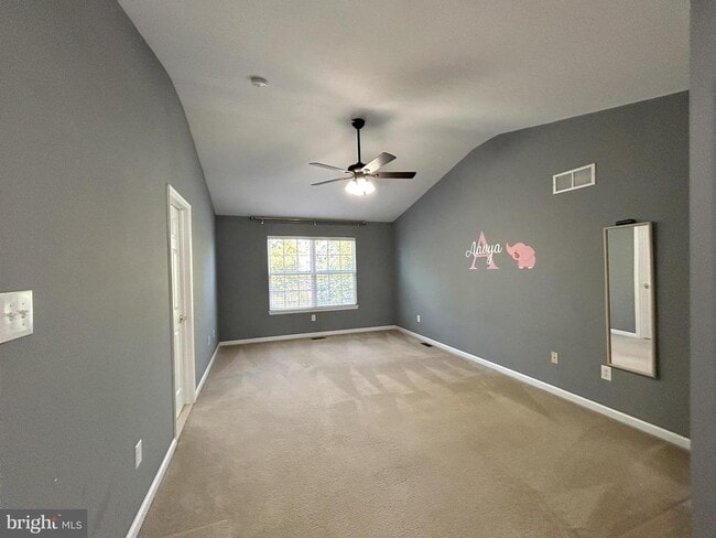 Building Photo - 122 Providence Ln